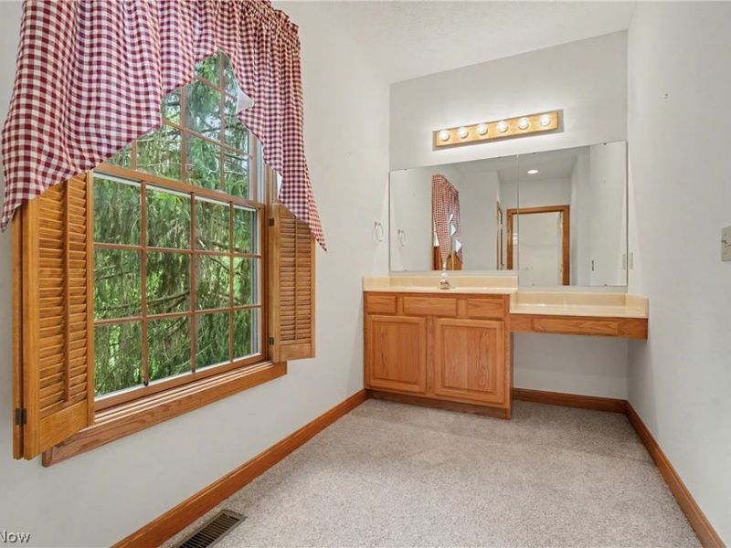 11440 Glenmora Drive, Chardon, OH 44024 Photo 24