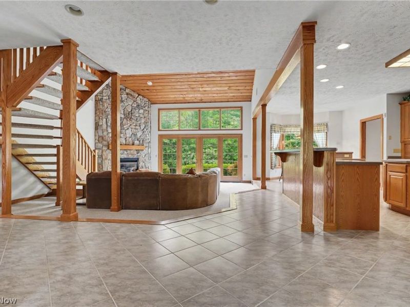11440 Glenmora Drive, Chardon, OH 44024 Photo 3