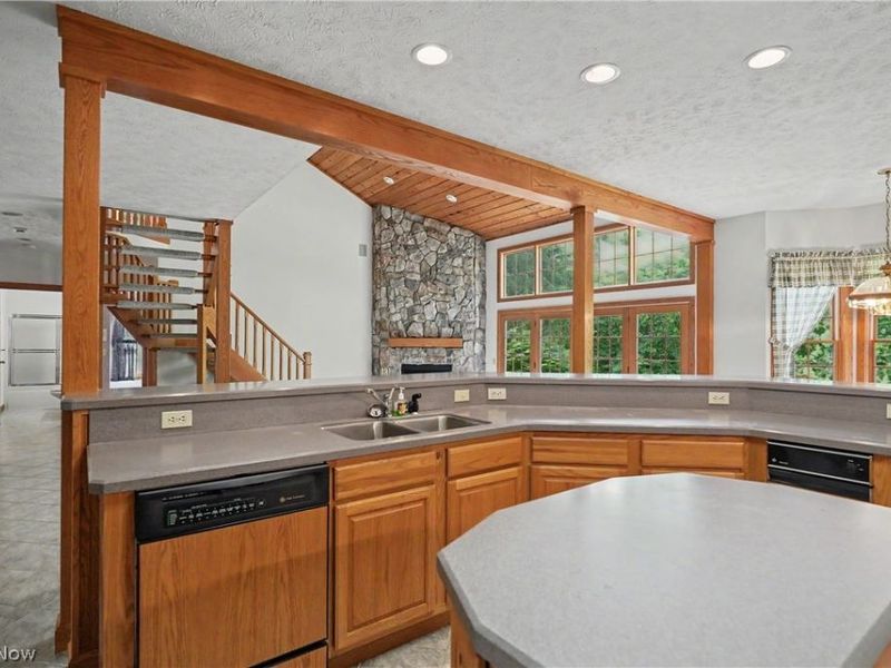 11440 Glenmora Drive, Chardon, OH 44024 Photo 4