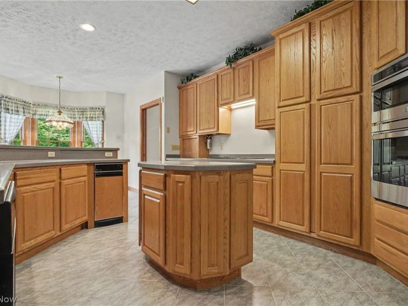 11440 Glenmora Drive, Chardon, OH 44024 Photo 6