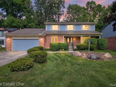 417 Eckford Circle, Troy, MI 48085