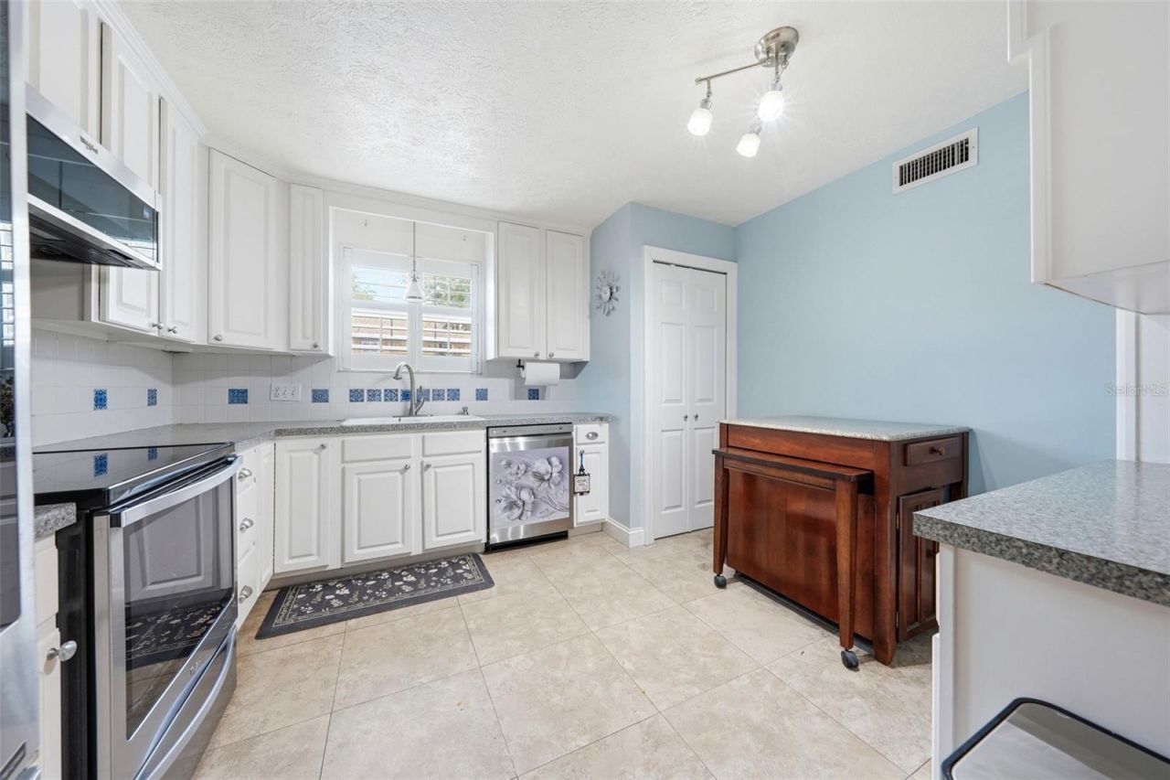 4214 Lake Underhill Road, Unit 6A2, Orlando, FL 32803 Photo