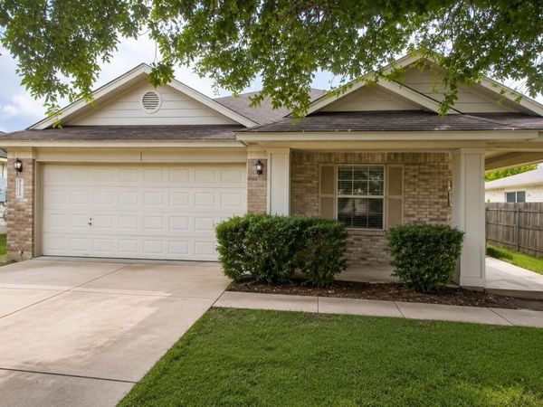 210 Lucky Clover LN, Hutto, TX 78634