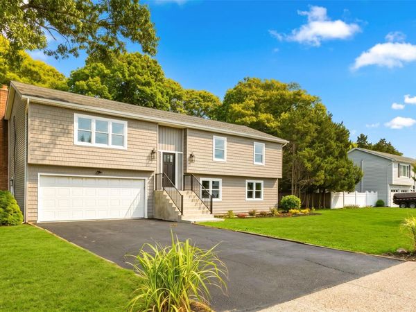 7 Sinnickson Road , Center Moriches, NY 11934