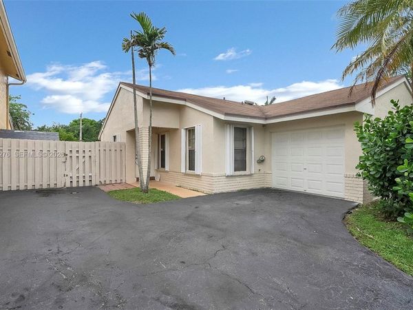681 Thornridge Ave , Davie, FL 33325