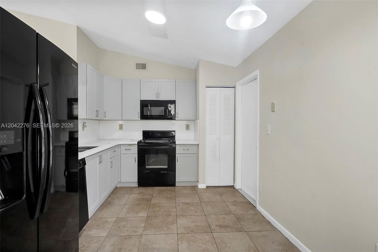 681 Thornridge Ave, Davie, FL 33325 Photo