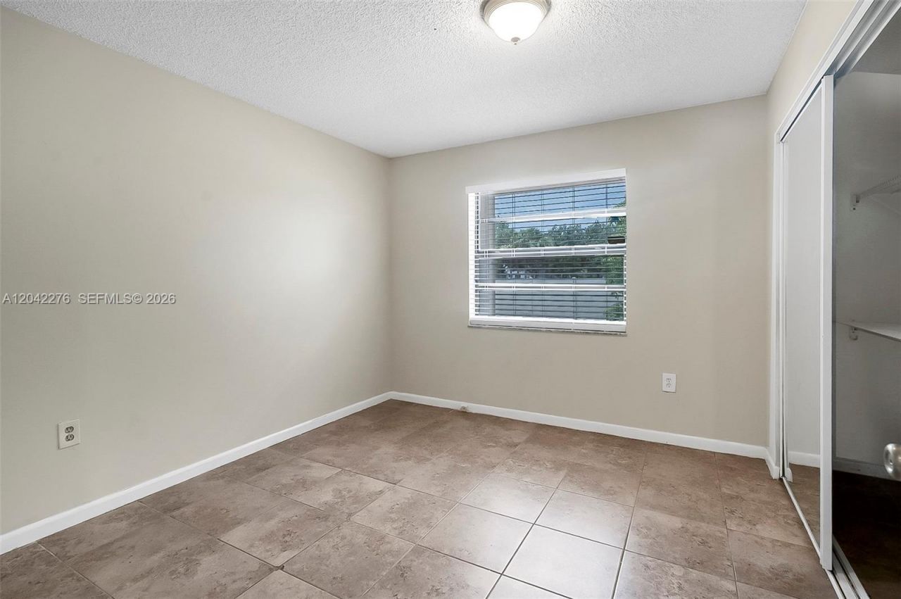 681 Thornridge Ave, Davie, FL 33325 Photo
