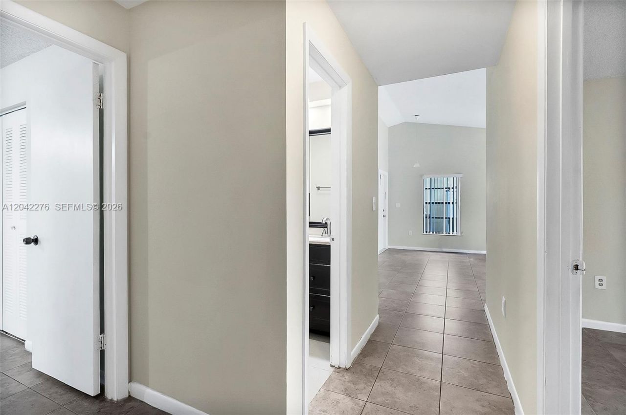 681 Thornridge Ave, Davie, FL 33325 Photo