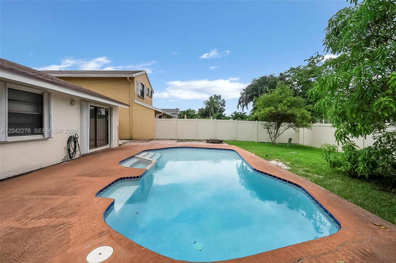 681 Thornridge Ave, Davie, FL 33325 Photo