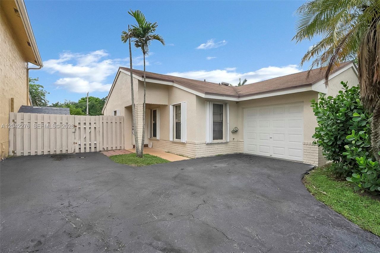 681 Thornridge Ave, Davie, FL 33325 Photo