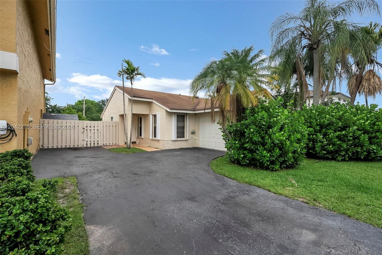 681 Thornridge Ave, Davie, FL 33325 Photo
