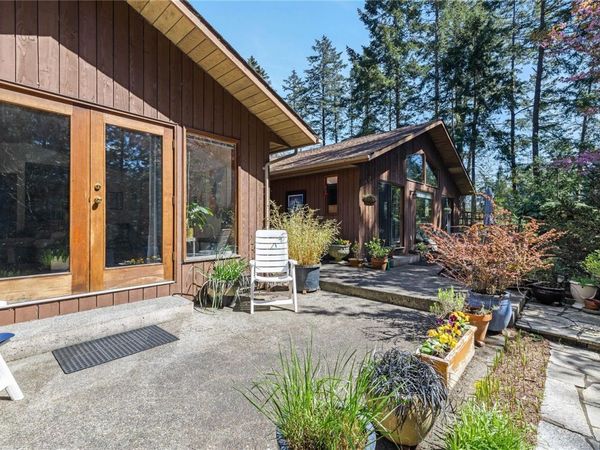 112 Cairns Pl, Salt Spring, BC V8K 2K9