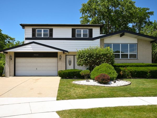 9834 N Maynard Terrace , Niles, IL 60714