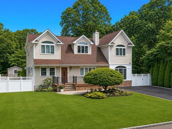 19 Joan Road , Bay Shore, NY 11706