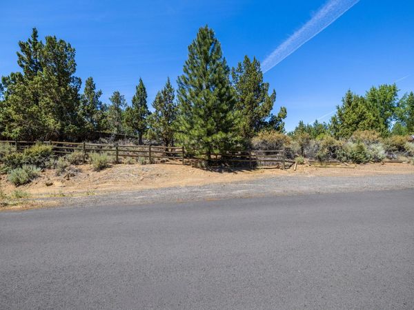 20874 Greenmont Drive, Bend, OR 97702