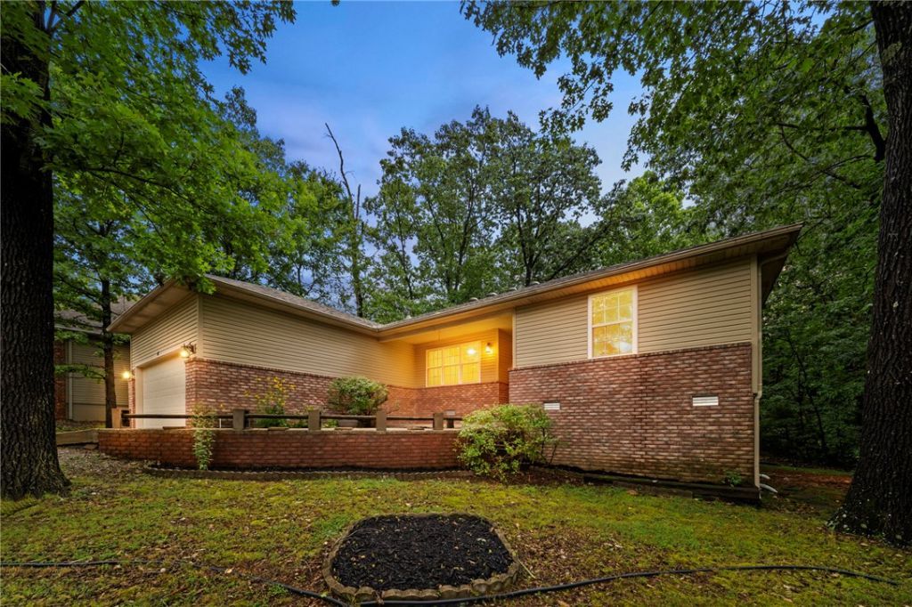 4 Winters Lane, Bella Vista, AR 72714 Main Photo
