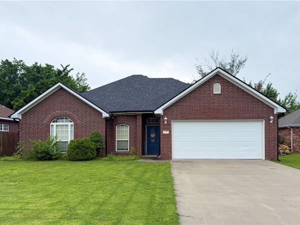 1203 22nd Place , Rogers, AR 72756
