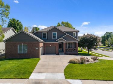 18025 Dewey Circle, Elkhorn, NE 68022