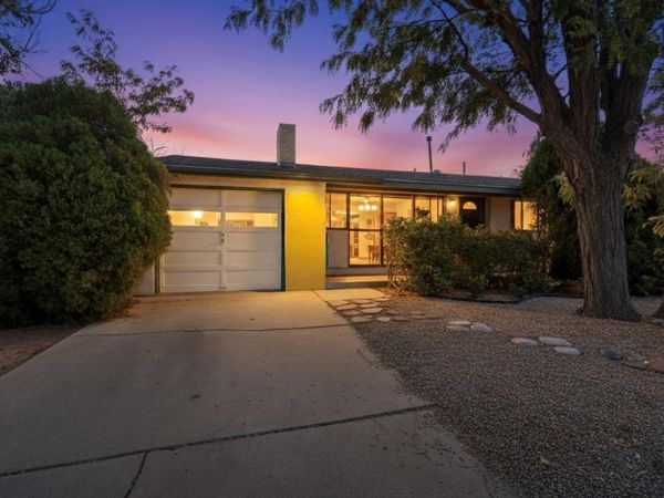 2932 Palomas Drive NE, Albuquerque, NM 87110