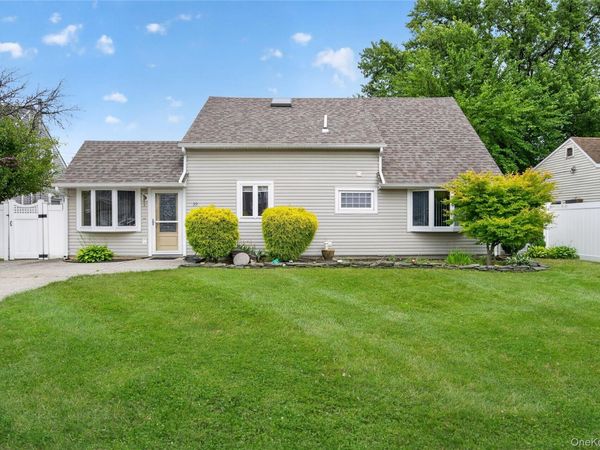 39 Boat Lane, Levittown, NY 11756