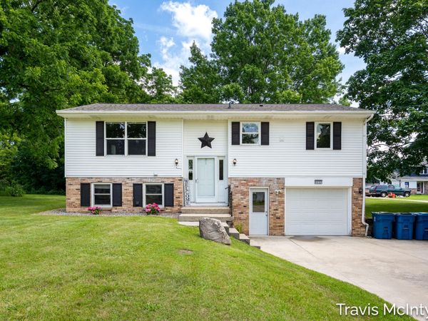 8022 Kraft Avenue SE, Caledonia, MI 49316