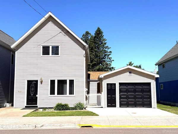429 Hecla Street, Calumet Twp, MI 49913