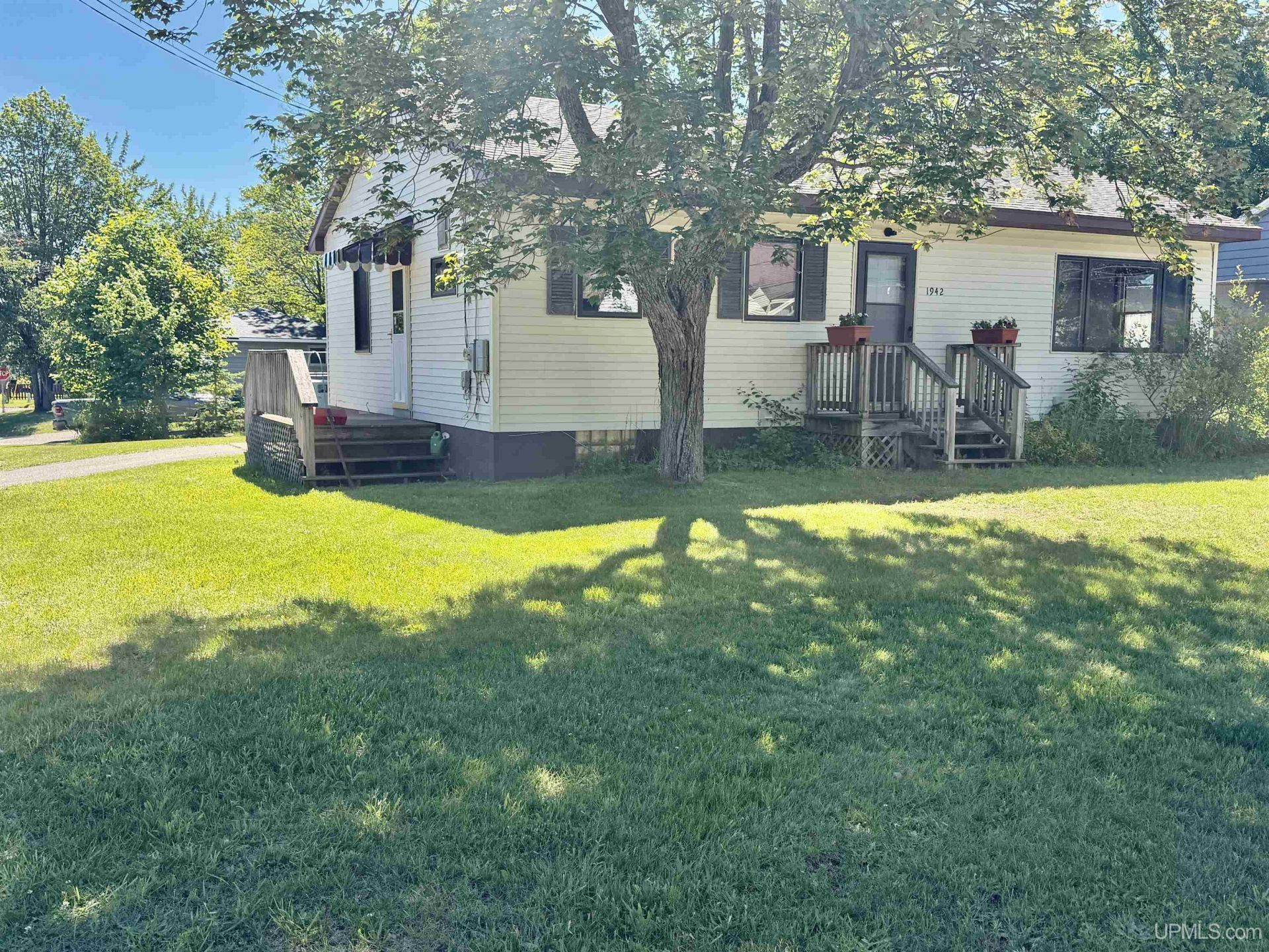 1942 Neidhart Avenue, Marquette, MI 49855 Main Photo