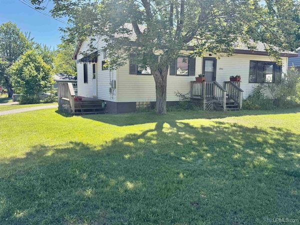 1942 Neidhart Avenue, Marquette, MI 49855