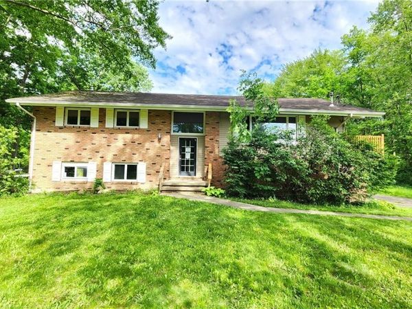 17866 Leggett Road , Montville, OH 44064