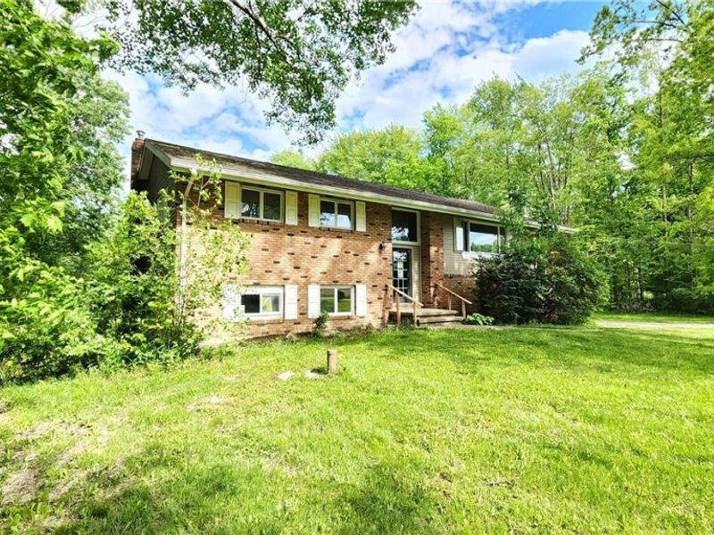 17866 Leggett Road, Montville, OH 44064 Photo 3