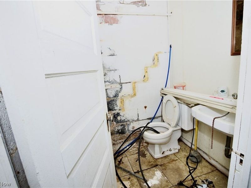 916 Broadway, Lorain, OH 44052 Photo 22