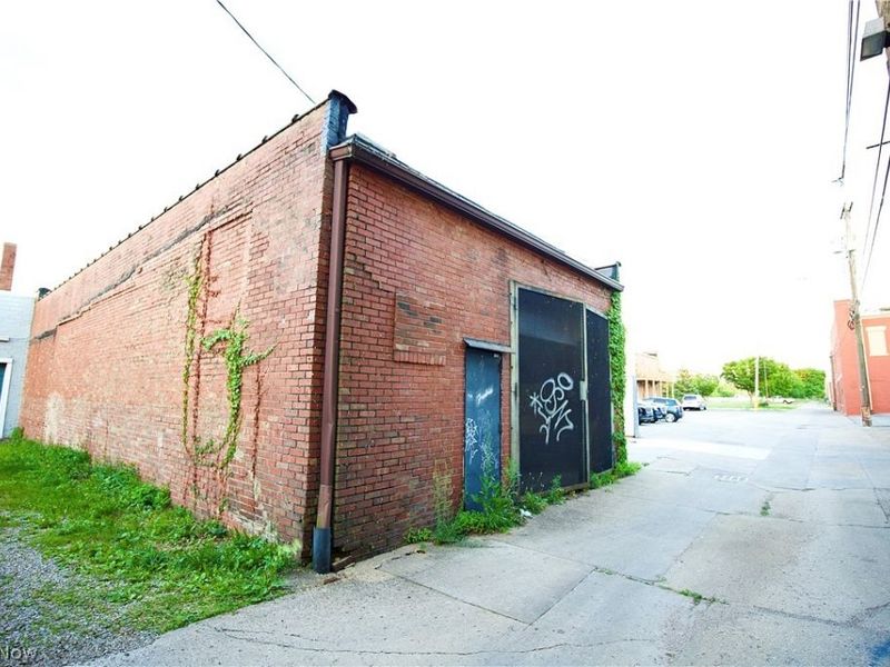 916 Broadway, Lorain, OH 44052 Photo 24
