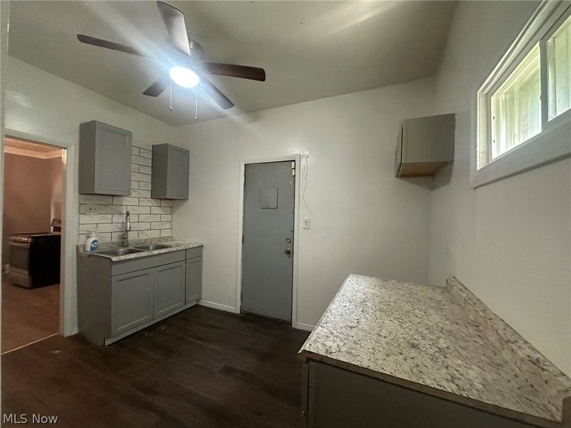 875 E 131st Street, Cleveland, OH 44108 Photo 13