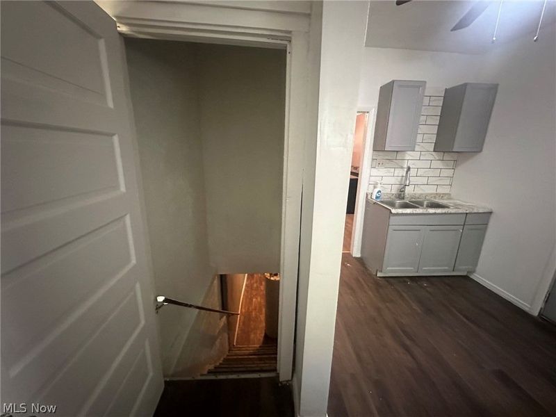 875 E 131st Street, Cleveland, OH 44108 Photo 14