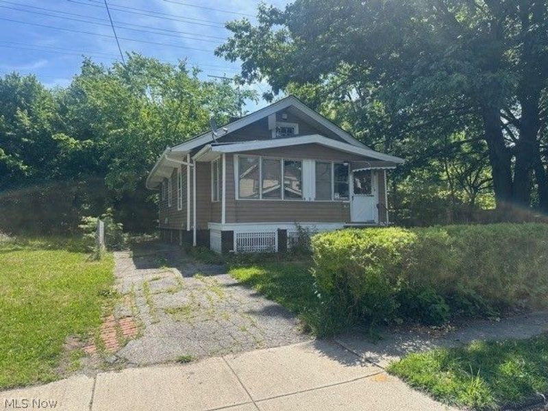 875 E 131st Street, Cleveland, OH 44108 Photo 2