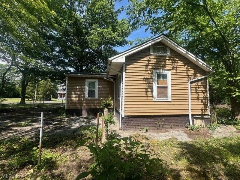 875 E 131st Street, Cleveland, OH 44108 Photo 24