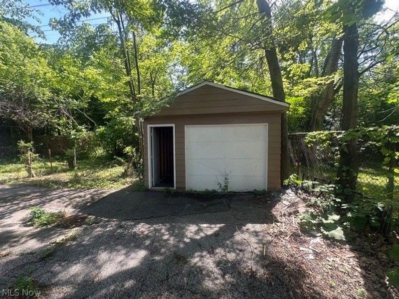 875 E 131st Street, Cleveland, OH 44108 Photo 25