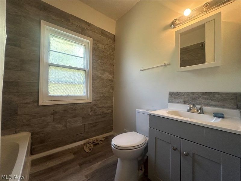 875 E 131st Street, Cleveland, OH 44108 Photo 8