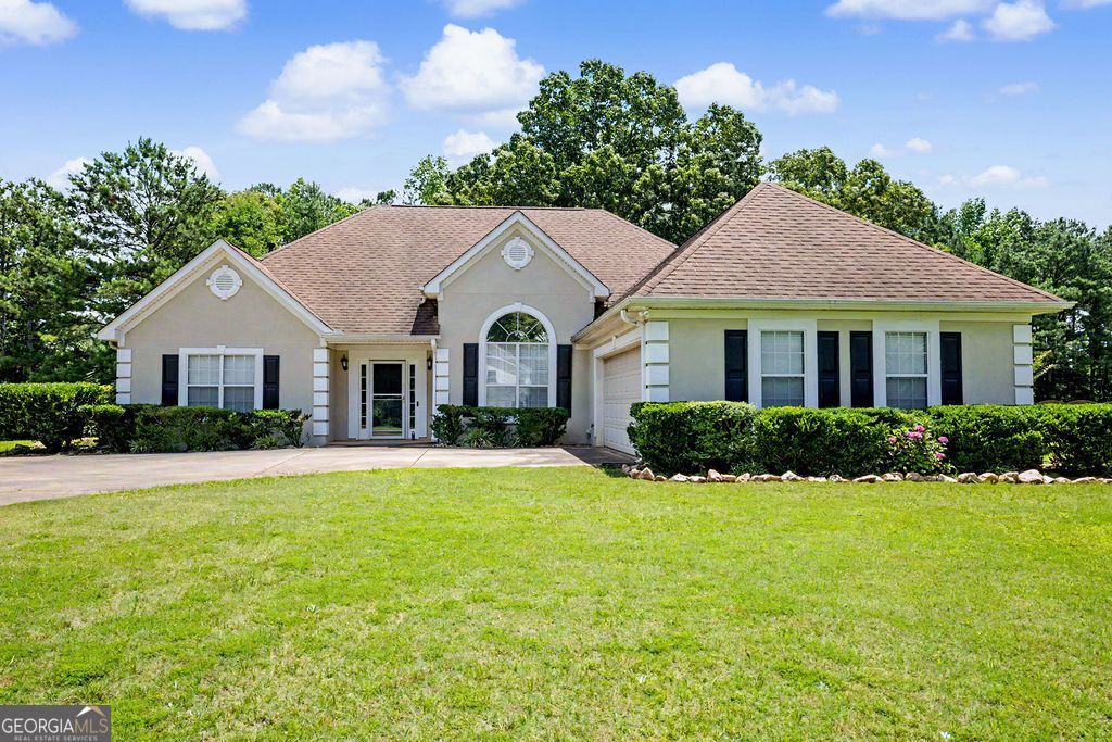 165 Crescent Circle, Newnan, GA 30265 Main Photo