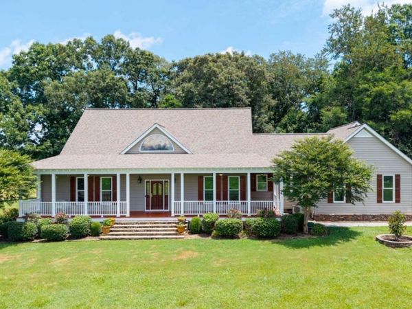 150 School House Road NE, Calhoun, GA 30701