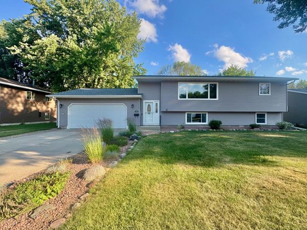 301 Southview Drive, Marshall, MN 56258