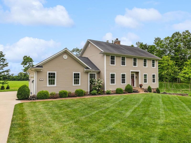 9596 Woodridge Circle , Fredericktown, OH 43019 Photo 2