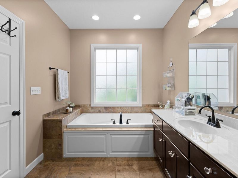9596 Woodridge Circle , Fredericktown, OH 43019 Photo 31