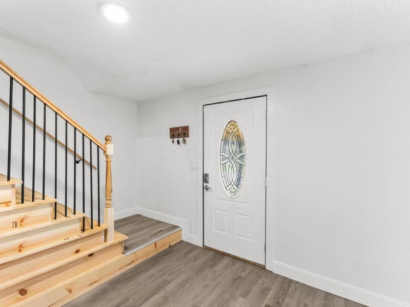 5044 Albany Drive, Columbus, OH 43232 Photo 2