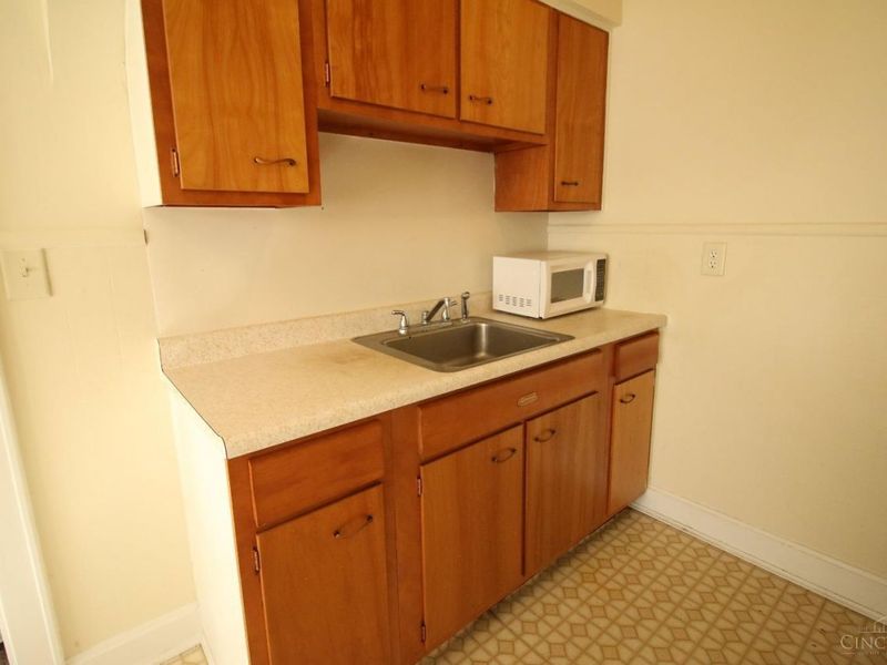 1519 W North Bend Road, Cincinnati, OH 45224 Photo 8