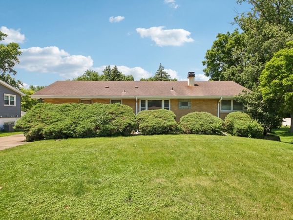 Willowbrook, IL 60527