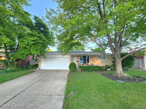 35636 Bonneville Drive, Sterling Heights, MI 48312
