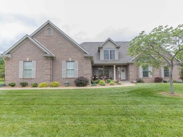 706 E Edinborough Court, Haubstadt, IN 47639