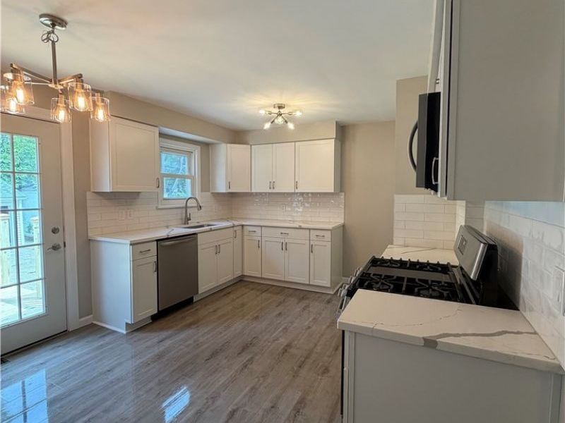1199 Mayfield Ridge Road, Cleveland, OH 44124 Photo 7