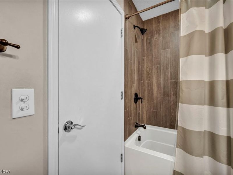 23111 Lincolnshire Drive, Bay Village, OH 44140 Photo 16
